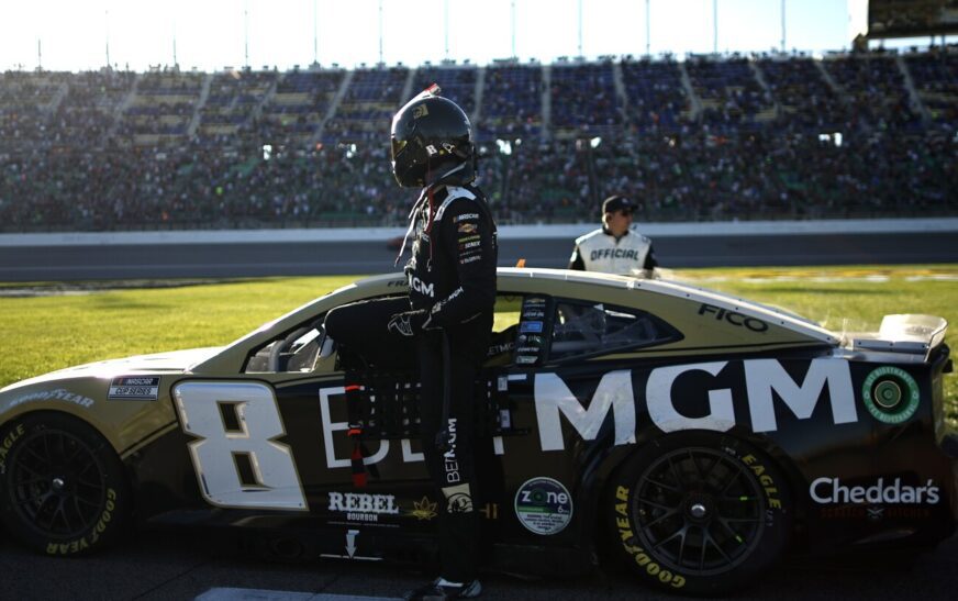 Kyle Busch’s chance to snap career-long winless streak ends with spin at Kansas.