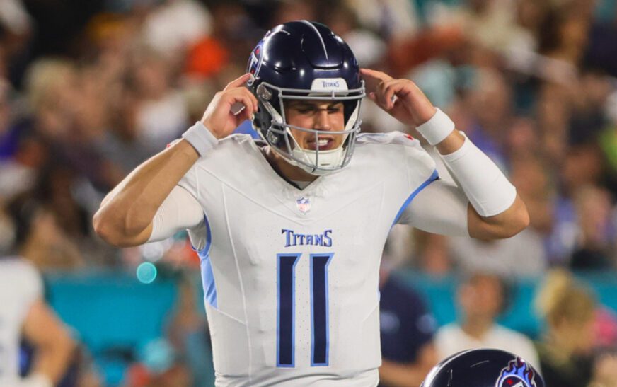 Titans stomp Dolphins for first win of the season