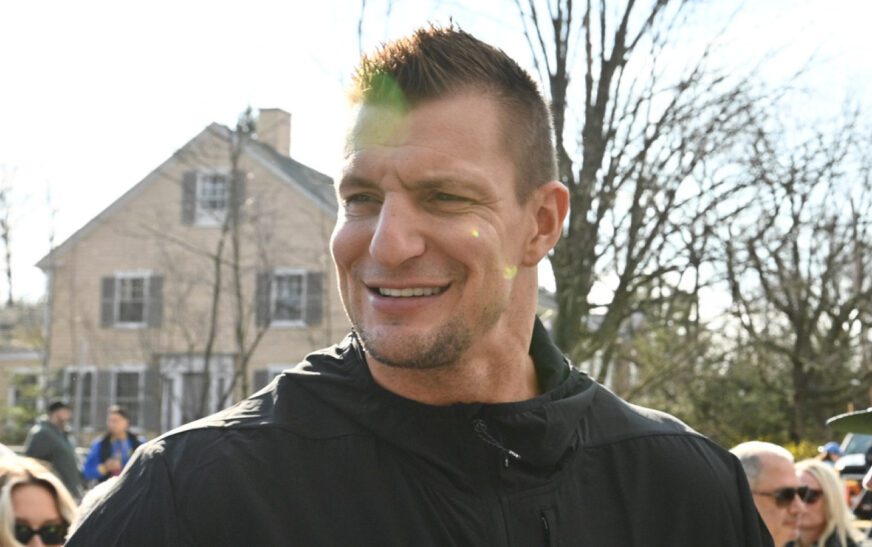 Watch: Rob Gronkowski victim of hilarious prank by Fox crew