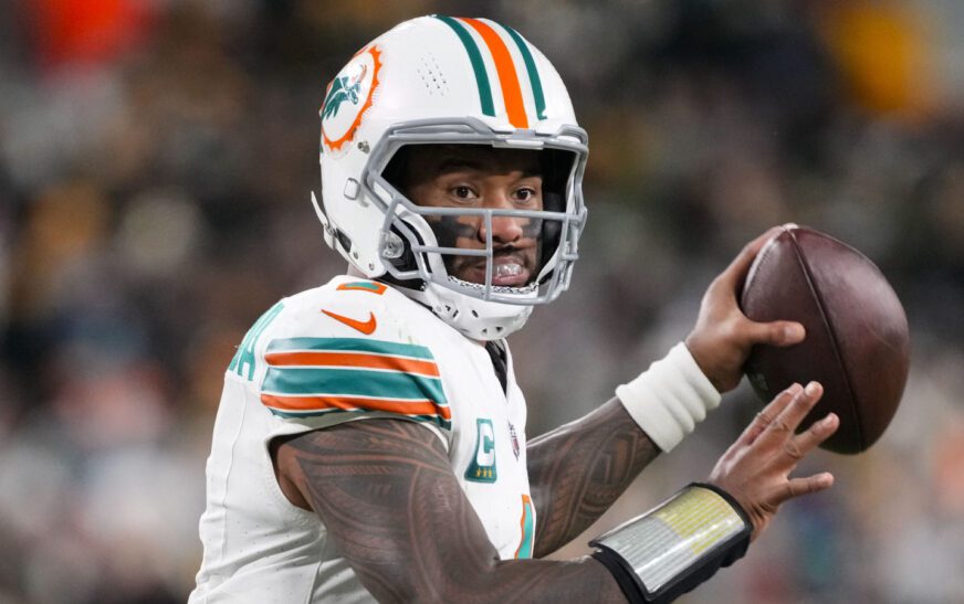 Dolphins’ cold-weather woes continue with loss to Packers