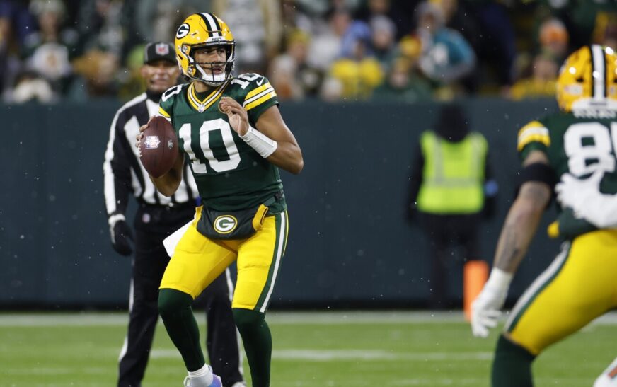 Jordan Love has two TDs, Packers lead Dolphins 24-3 at halftime