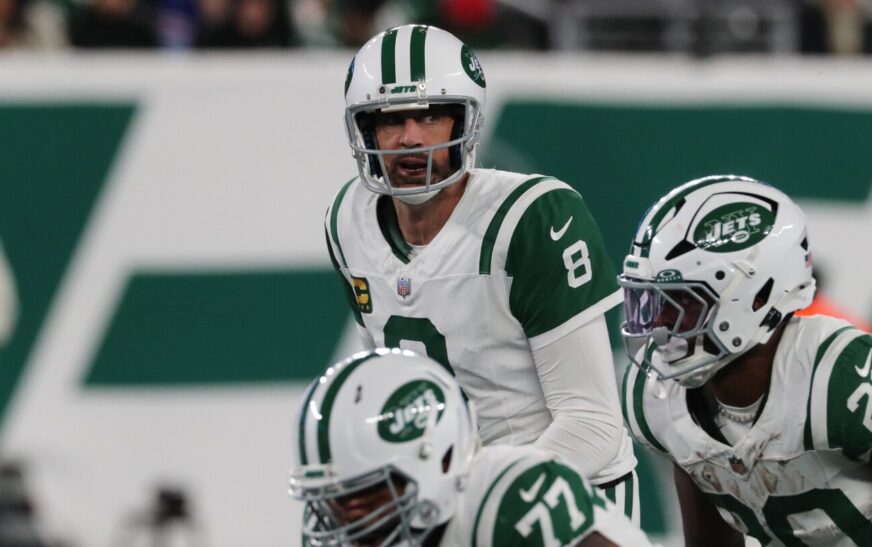 Aaron Rodgers is completely off the Jets’ injury report