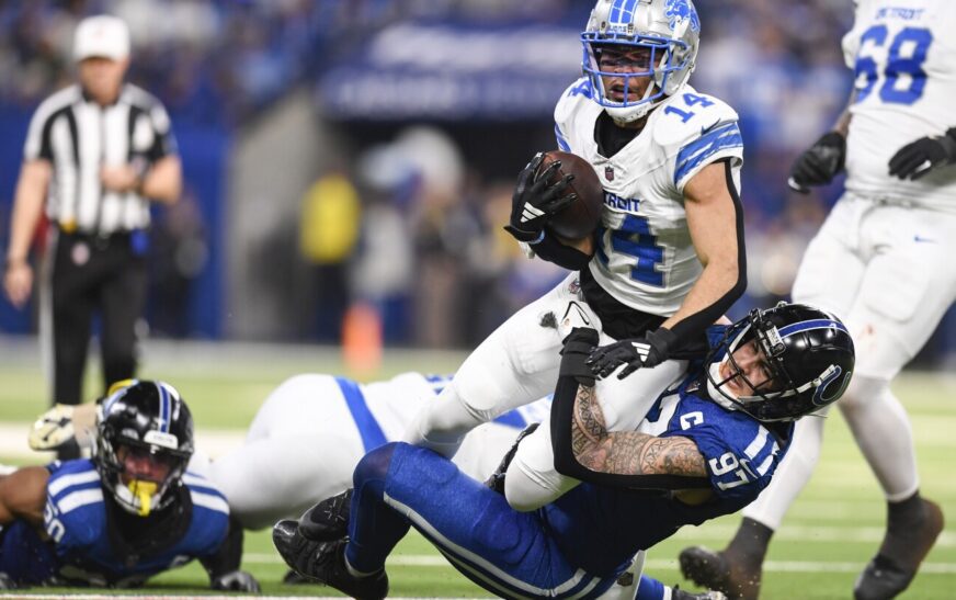 Amon-Ra St. Brown, David Montgomery are active for the Lions