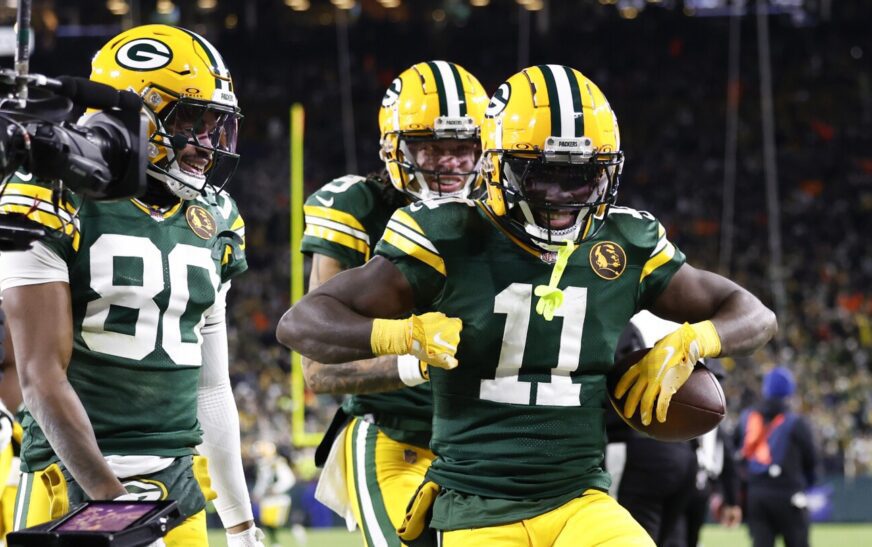 Packers move to 9-3 with 30-17 victory over Dolphins