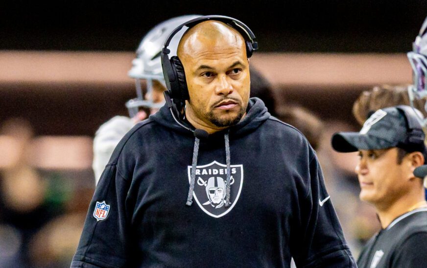Raiders HC Antonio Pierce dismisses report about job status