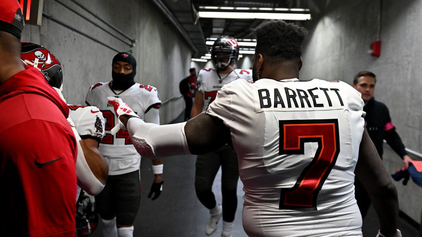 Reports: Shaq Barrett to join Bucs’ practice squad