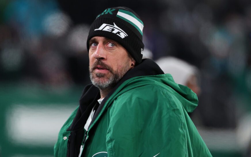 NFL insider addresses if Rodgers ‘was begging’ to stay with Jets