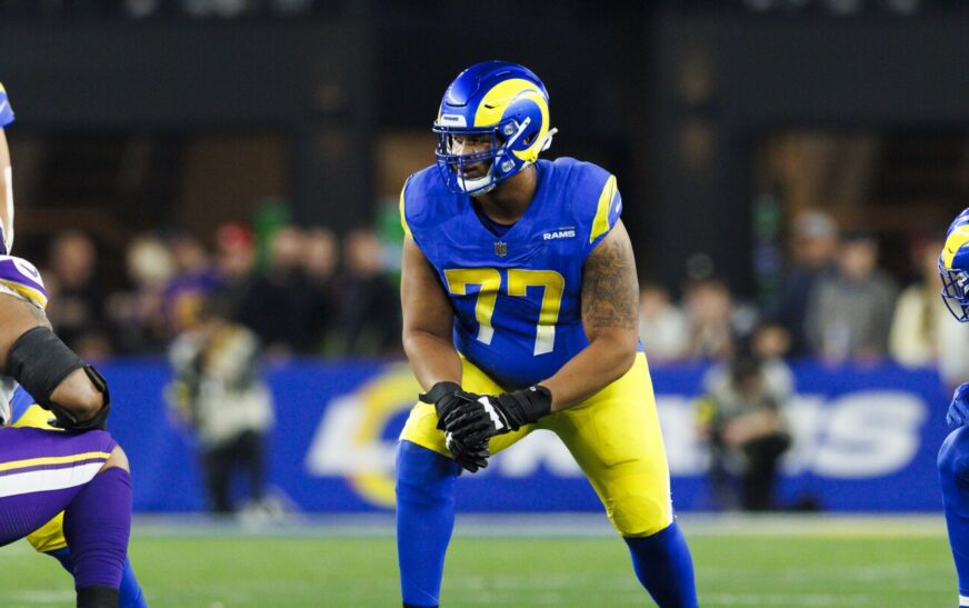 Alaric Jackson agrees to three-year extension with Rams
