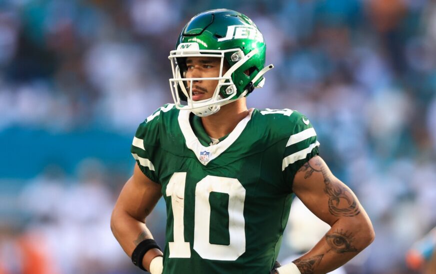 Jets working through possible restructure of Allen Lazard’s contract