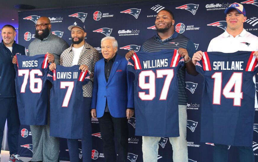 Mike Vrabel says Patriots “won March” but it’s “comical” to celebrate the offseason