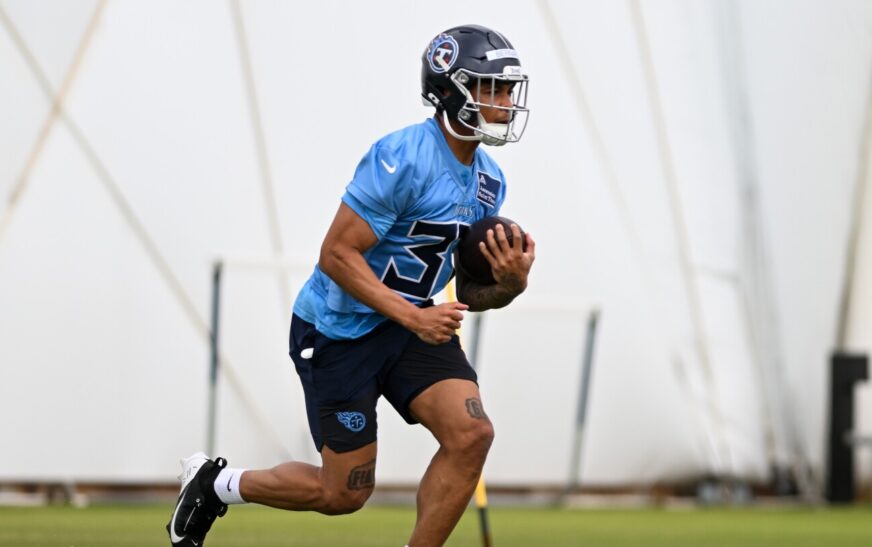 Titans waive RB Micah Bernard