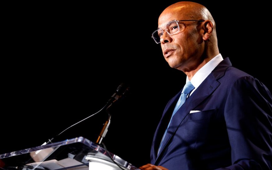 Unnamed NFLPA sources mobilize to defend Lloyd Howell’s potential conflict of interest