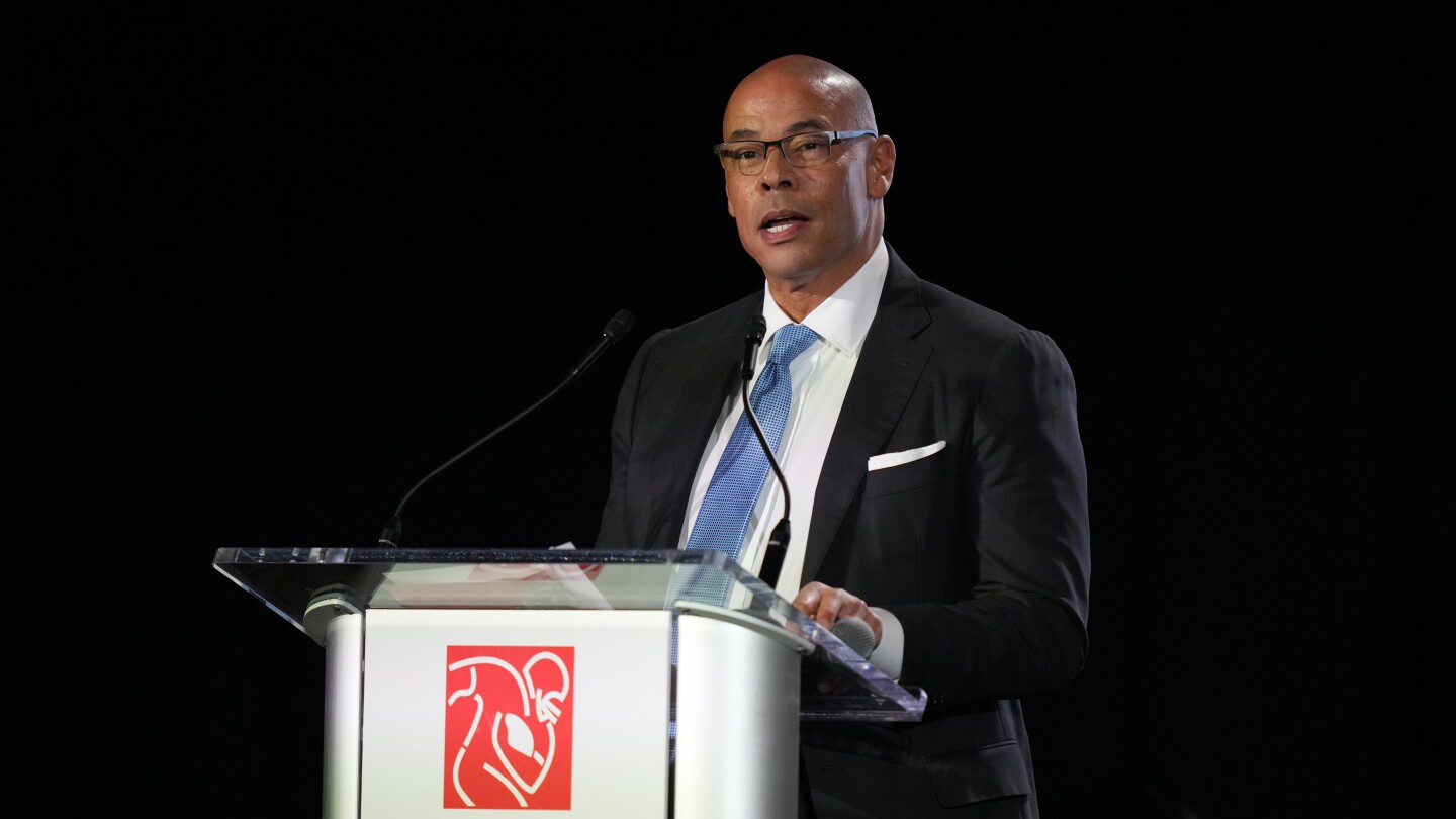 Report: Lloyd Howell does not intend to resign as NFLPA executive director