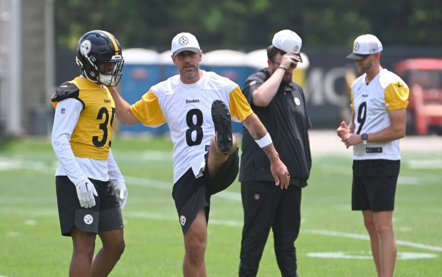 Aaron Rodgers is working out with his wide receivers in Malibu